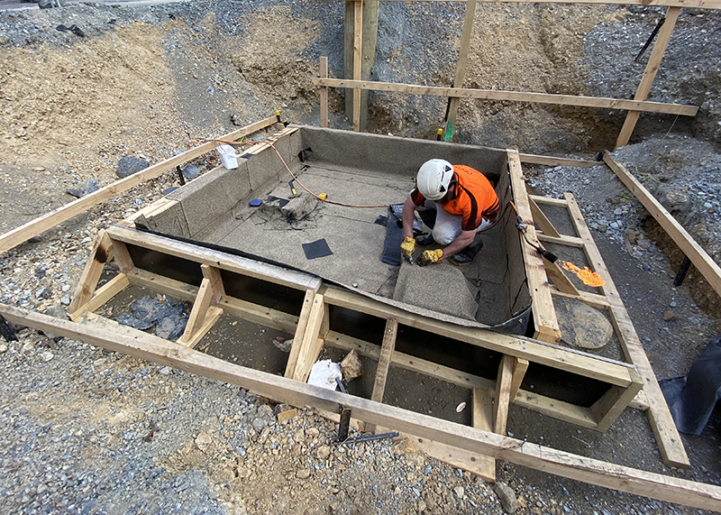 The Living Pa - Lift Pit The Living Pa - Lift Pit